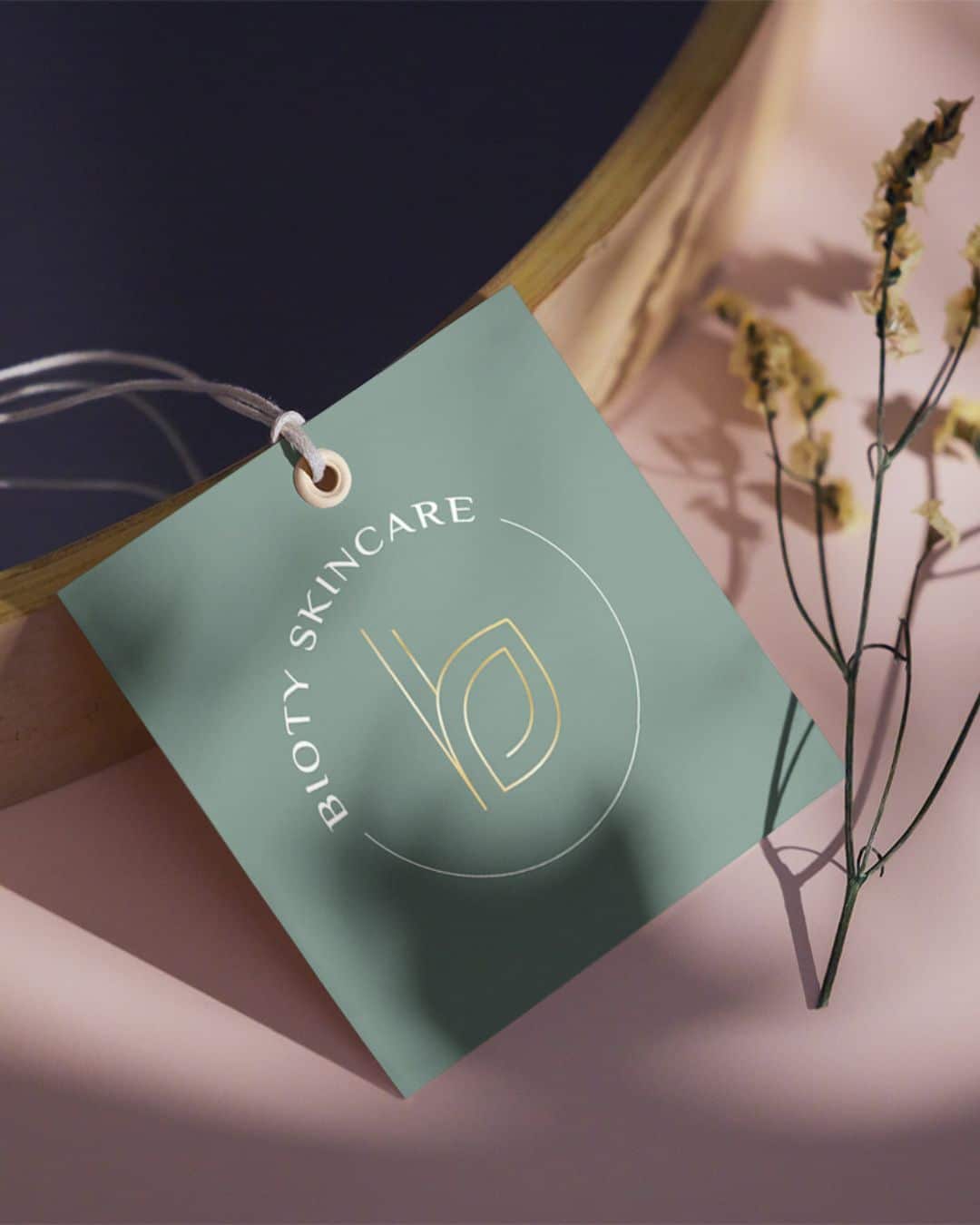 Gestaltetes Logo für ein Kosmetikstudio – elegantes Branding von Kristina Webdesigns aus dem Raum Stade